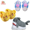 Drôle Animal Pantoufles Personnalisé Tortue de mer / Ane / Anime / Emoji / Crevette / Requin / Vache / Licorne / Chèvre / Hamburger / Spider Pantoufle en peluche pour les enfants